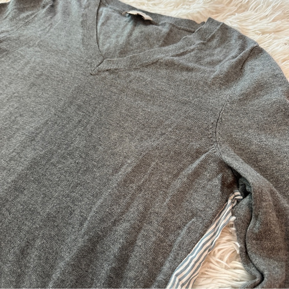 LOFT Outlet Gray Mixed Media V-Neck Sweater Size M – Striped Back Panel - Picture 12 of 16